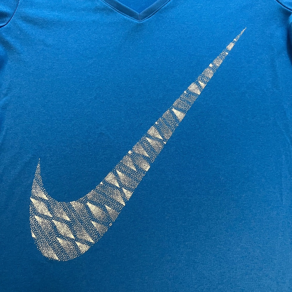 The Nike Tee Athletic Cut Short Sleeve Blue T-Shirt Women’s Size Large